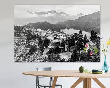 St. Moritz in het Engadin in Zwitserland - monochroom van Werner Dieterich