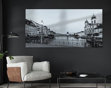 Oude stad Luzern in Zwitserland - monochroom van Werner Dieterich
