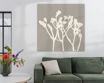 Bloemen in wit op lichtgrijs. Minimalistische botanische kunst van Dina Dankers