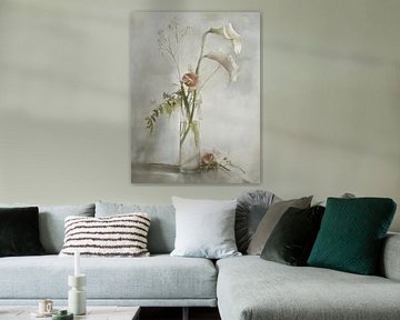 Stilleven met bloemen in pastelkleuren van Japandi Art Studio