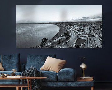 Nice met de Promenade des Anglais in de avond - monochroom van Werner Dieterich
