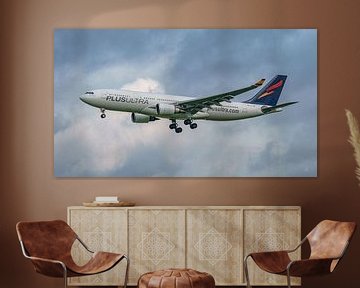 Plus Ultra Airbus A330-200 passagiersvliegtuig. van Jaap van den Berg