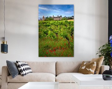 Carcassonne met wijngaard en klaprozen van Voss Fine Art Fotografie