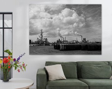 Pipes and industry near the 2nd Maasvlakte