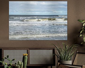 In motion ( schilderachtige foto van overslaande golven aan zee met lange sluitertijd) van Birgitte Bergman