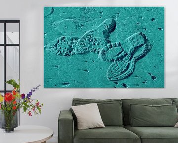 Schoenafdrukken in het zand op Langeoog van Karl-Heinz Petersitzke