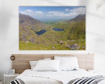 View from Carrauntoohil of Carrantuohill (Iers-Gaelisch: Corrán Tuathail) Ierland van Marcel Kerdijk