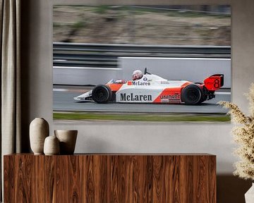 Klassieke McLaren F1 raceauto op circuit Zandvoort