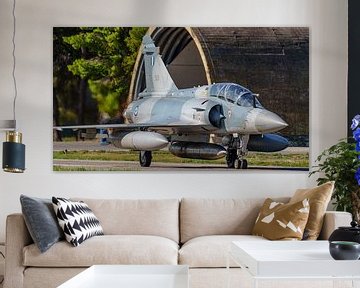 Griekse Mirage 2000 onderweg naar startbaan. van Jaap van den Berg