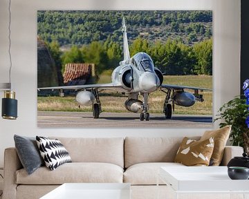 Griekse Mirage 2000 onderweg naar startbaan. van Jaap van den Berg