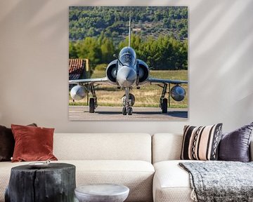 Griekse Mirage 2000 onderweg naar startbaan. van Jaap van den Berg