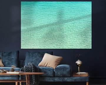 Heldere zee met turquoise tinten aan de Italiaanse kust van Photolovers reisfotografie