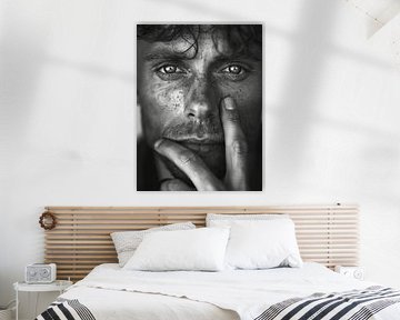 Portrait with a deep gaze in black and white