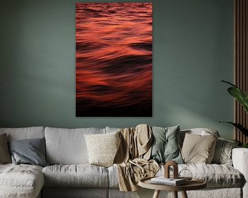 Bewegend water met zonsondergang