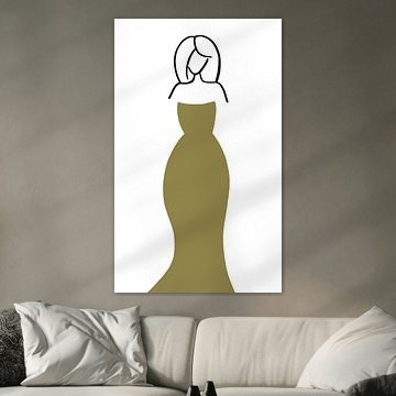 Frau im goldenen Kleid