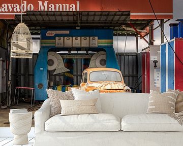 Verlaten FIAT bij een verlaten wasstraat in Portugal van Gentleman of Decay