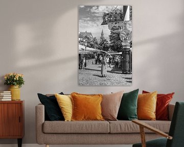 Viktualienmarkt München met meiboom zwart / wit van Sander Groenendijk