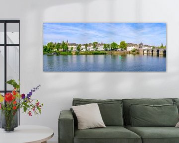Maastricht uitzicht over de Maas met de St. Servaasbrug