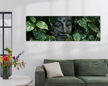 Boeddhabeeld omringd door planten van Poster Art Shop