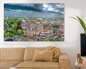 Stormwolken boven Zwolle tijdens een zomerse onweersbui
