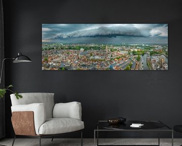 Stormwolken boven Zwolle tijdens een zomerse onweersbui