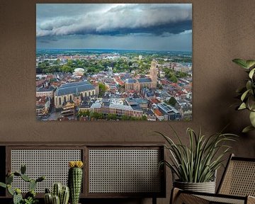 Stormwolken boven Zwolle tijdens een zomerse onweersbui