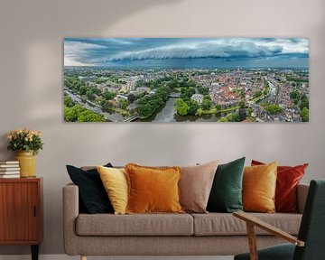 Stormwolken boven Zwolle tijdens een zomerse onweersbui