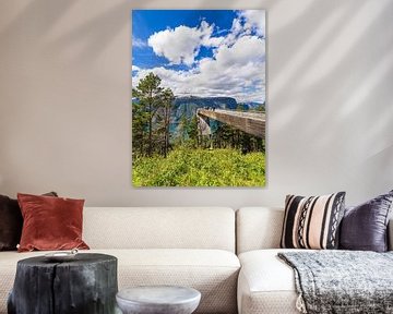Uitzicht op het uitkijkplatform Stegastein aan de Aurlandsfjord in van Rico Ködder
