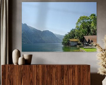 Rustige weerspiegelingen van de sereniteit in de bergen