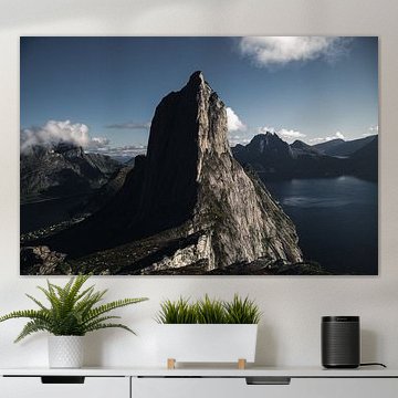 Segla auf Senja in Norwegen in Dark Tone