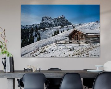 Alpenhut in de sneeuw met de Aggenstein, Allgäuer bergen van Leo Schindzielorz