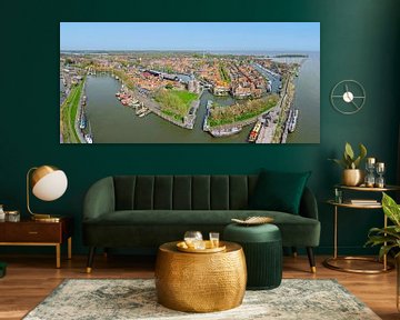 Luchtfoto panorama van de middeleeuwse stad Enkhuizen aan het IJsselmeer in Nederland van Eye on You