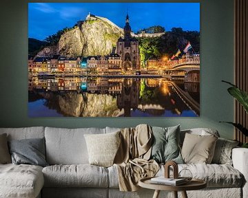 Blauwe uur aan de kalme Maas in Dinant België van Jeroen de Jongh Fotografie