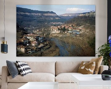 Veliko Tarnovo Bulgarije. Uitzicht over de vallei. van Richard Wareham