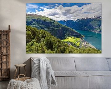 Uitzicht vanaf de Stegastein over de Aurlandsfjord in Noorwegen van Rico Ködder