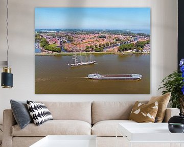 Luchtfoto van het historische stadje Enkhuizen aan het IJsselmeer in Nederland van Eye on You