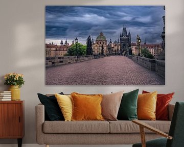 Prag: Karlsbrücke im Morgengrauen von Sascha Reuen