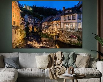 De Roer stroomt tijdens het blauwe uur in Monschau van Jeroen de Jongh Fotografie