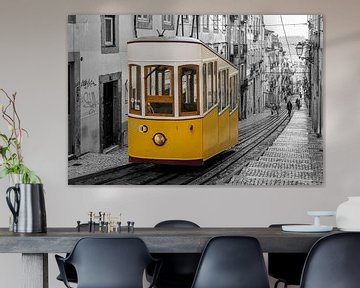 Tram Lissabon zwart wit van Sander Groenendijk