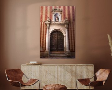 Die Hintertür der Iglesia de la Concepción in Málaga | Spanien | Reisefotografie von Laura Dijkslag