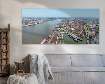 Lucht panorama van de historische stad Dordrecht aan de rivier de Merwede in Nederland van Eye on You