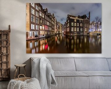 Aan de mooi verlichte Amsterdamse grachten! van Peter Haastrecht, van