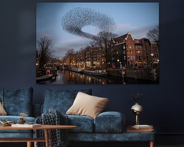 Zwerm Spreeuwen boven Amsterdam van Richard Wareham