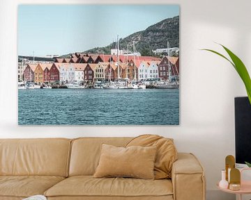 Bryggen in Bergen in Noorwegen, vintage kleuren wereld erfgoed - architectuur en reisfotografie van Christa Stroo fotografie