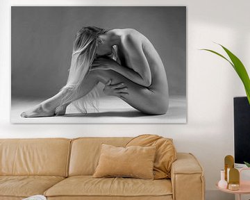 Artistic nude in sitting pose by Arjan Groot