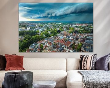Stormwolken boven Zwolle tijdens een zomerse onweersbui