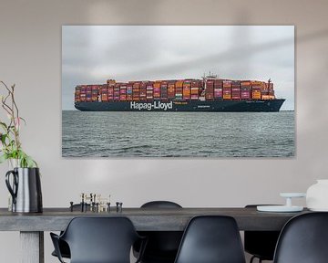 Containerschip Damietta Express van Hapag-Lloyd. van Jaap van den Berg