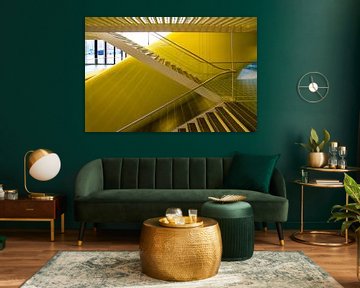 Gele reflecties in trappenhuis van Stedelijk Museum van Erwin Blekkenhorst