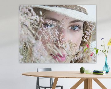 Fantasie Porträt Frau mit Blumen