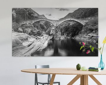 Ponte dei Salti in Zwart-Wit, Zwitserland van Henk Meijer Photography